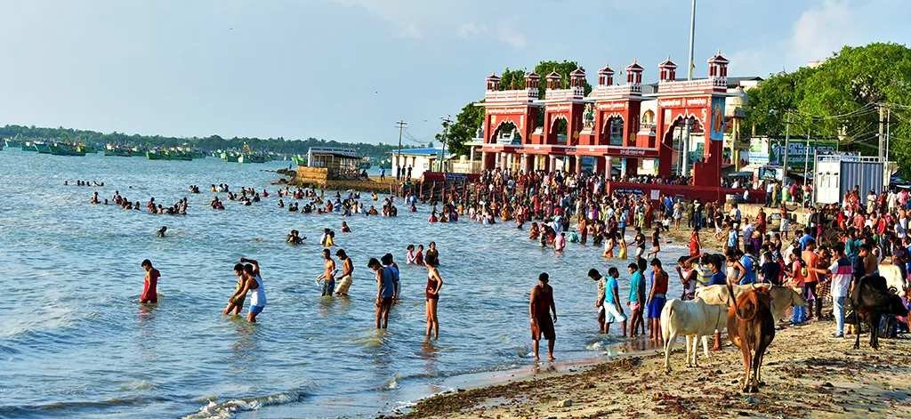 Devotees performing ritual bathing at the sacred theerthams inside Ramanathaswamy Temple, Rameshwaram