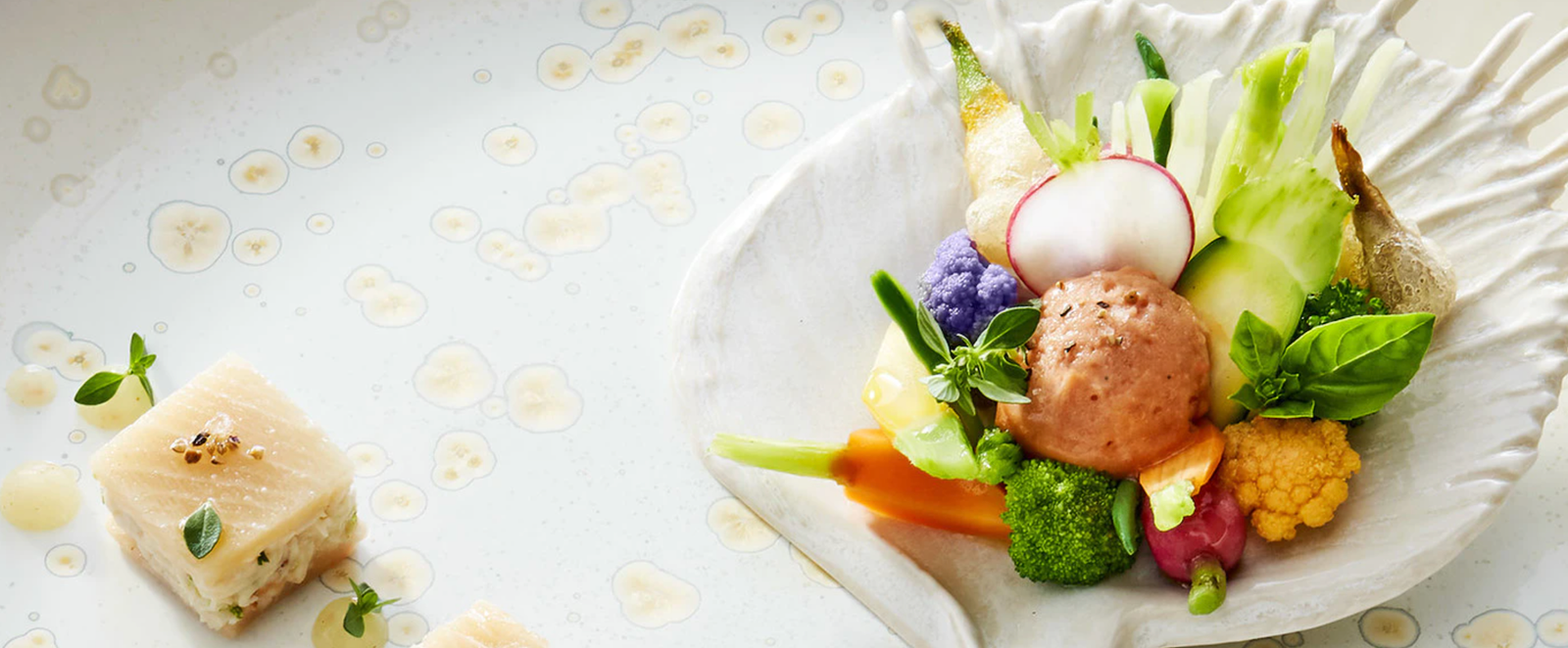 Beefbar Saint Tropez Hotel Lou Pinet luxury steakhouse restaurant outdoor dining