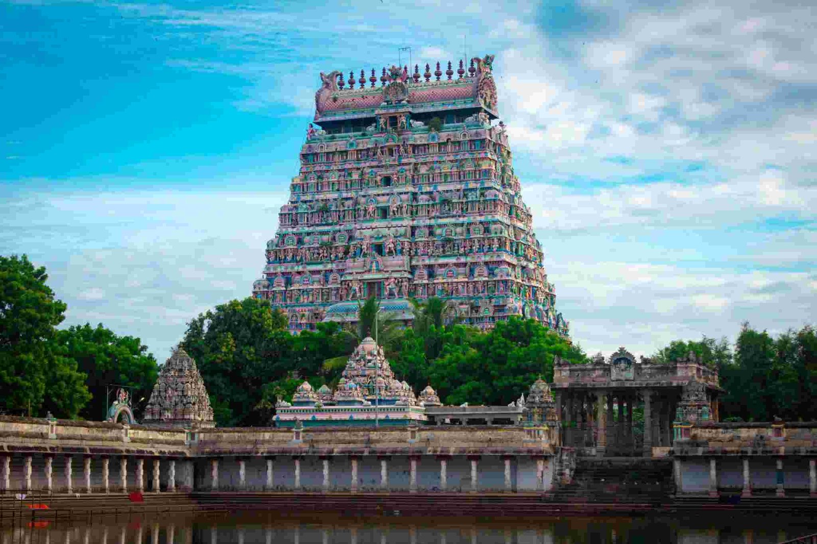 Chidambaram Nataraja Temple gopuram showcasing Dravidian architecture in Tamil Nadu