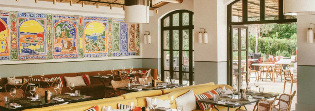 Le Patio Hotel Le Yaca Saint Tropez courtyard restaurant luxury outdoor dining