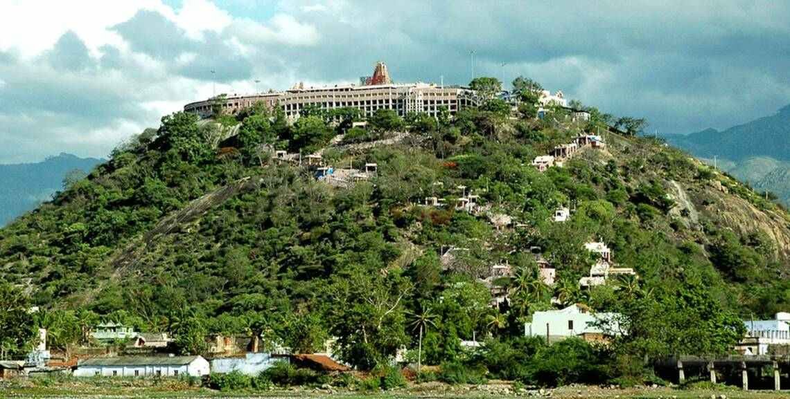Panoramic view of Palani Murugan Temple situated on a sacred hill in Tamil Nadu.