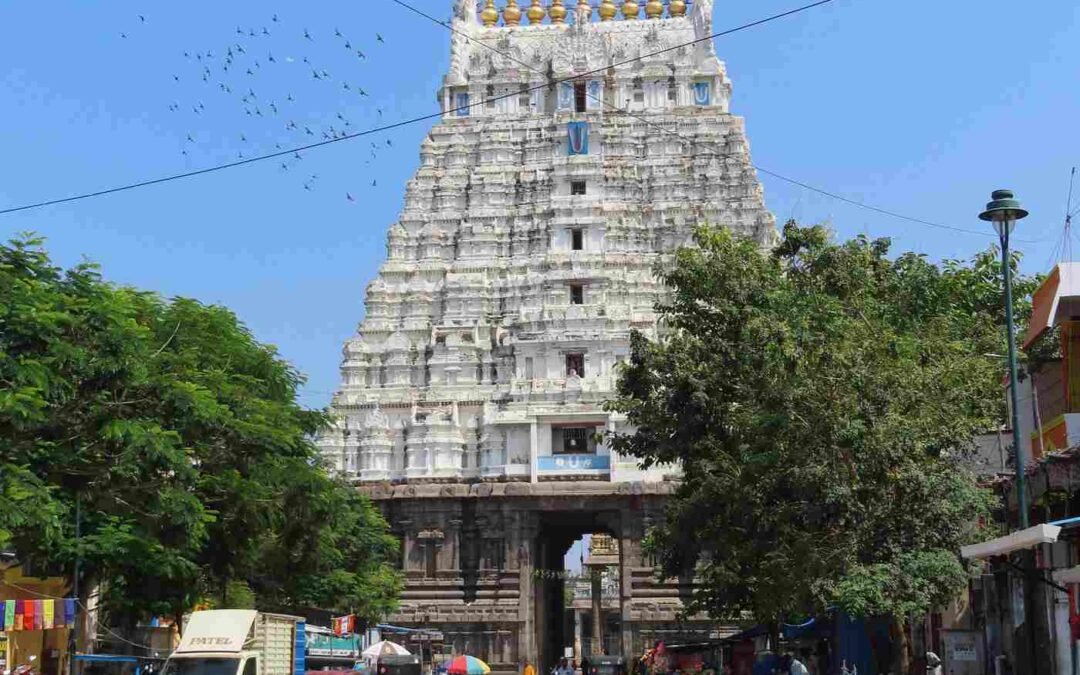 Varadaraja Perumal Temple, Kanchipuram – A Sacred Journey into History, Faith & Architecture