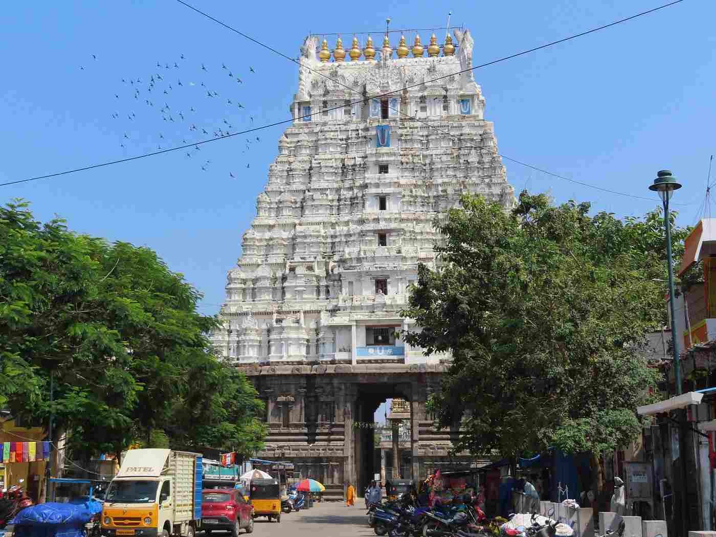Main gopuram entrance of Varadaraja Perumal Temple in Kanchipuram