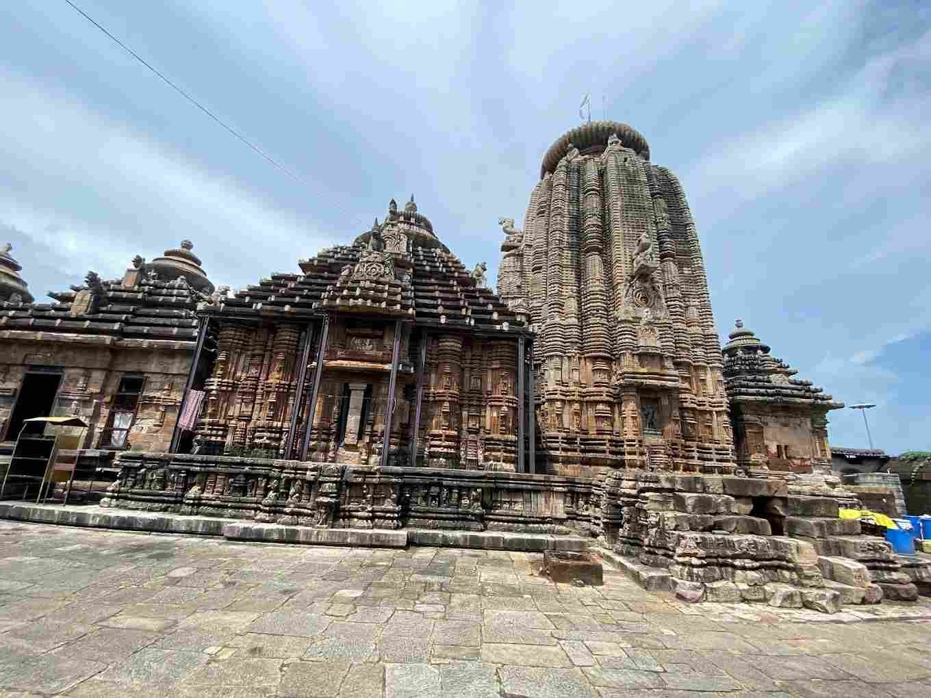 Main shrine and towering deul of Ananta Vasudeva Temple in Bhubaneswar, Odisha.